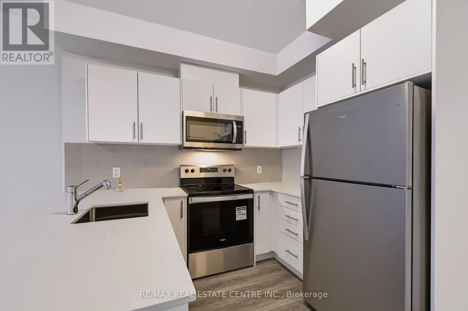 106 - 1000 LACKNER PLACE