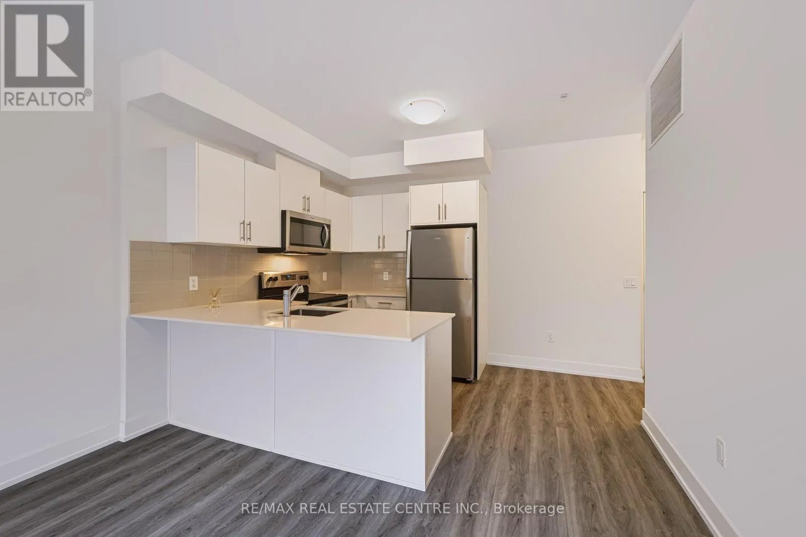 106 - 1000 LACKNER PLACE