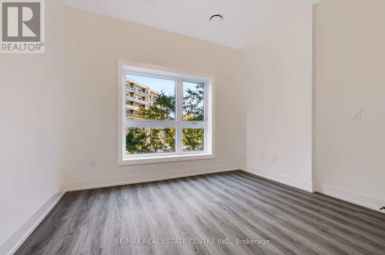106 - 1000 LACKNER PLACE