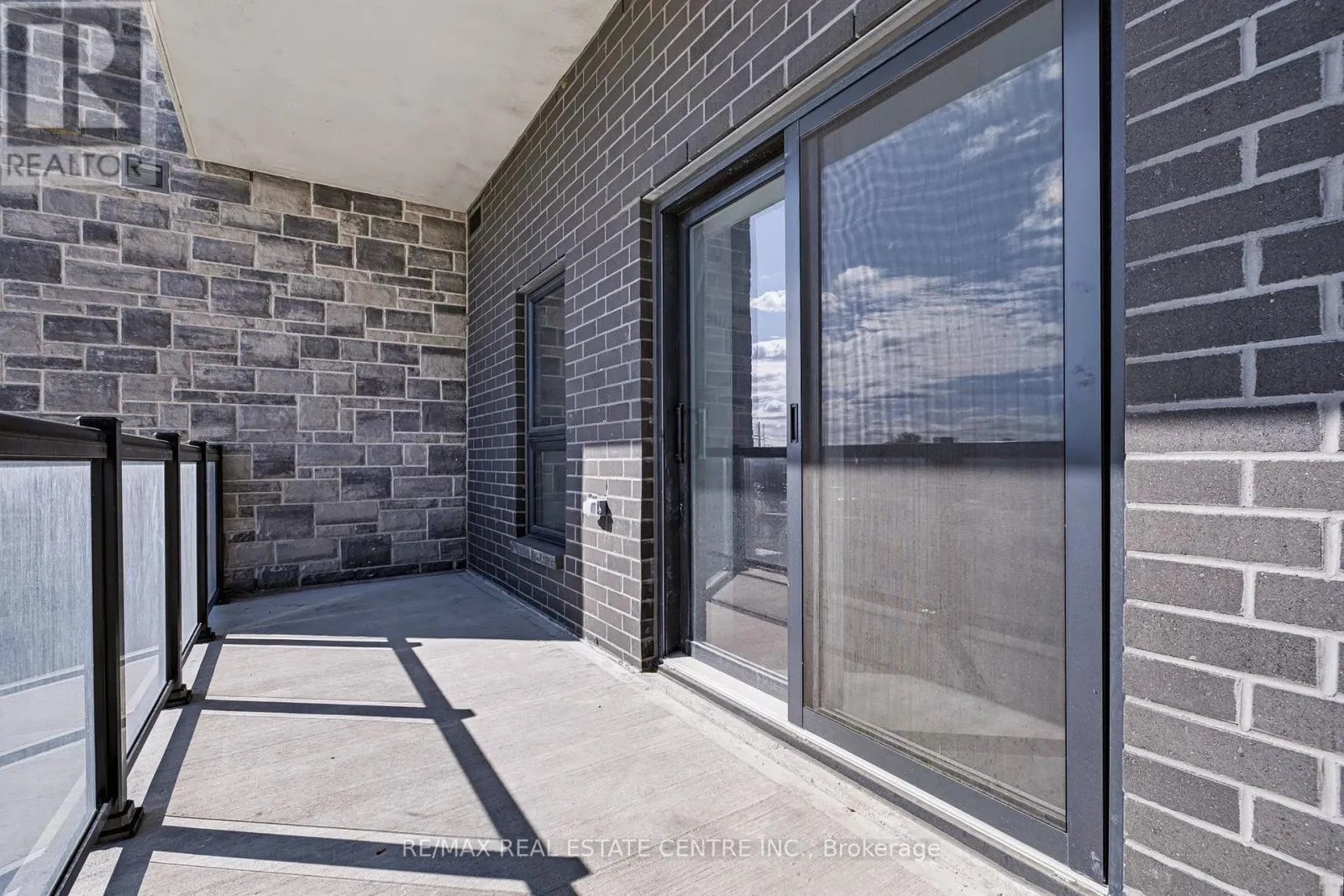 313 - 1000 LACKNER PLACE