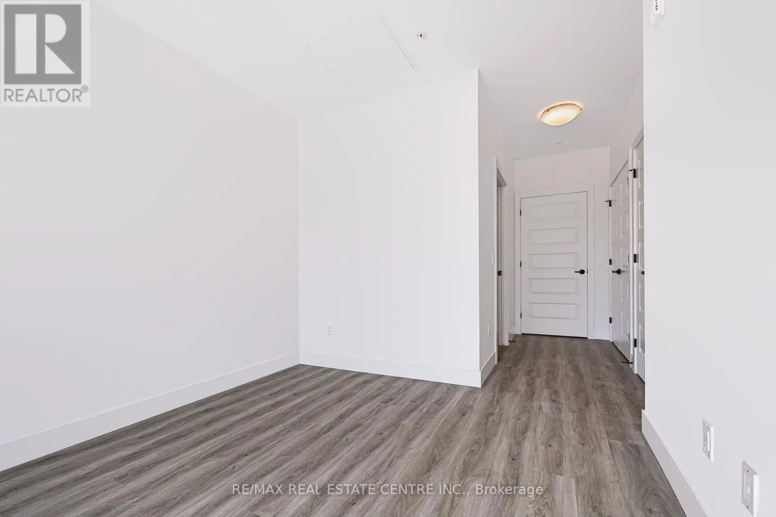 313 - 1000 LACKNER PLACE