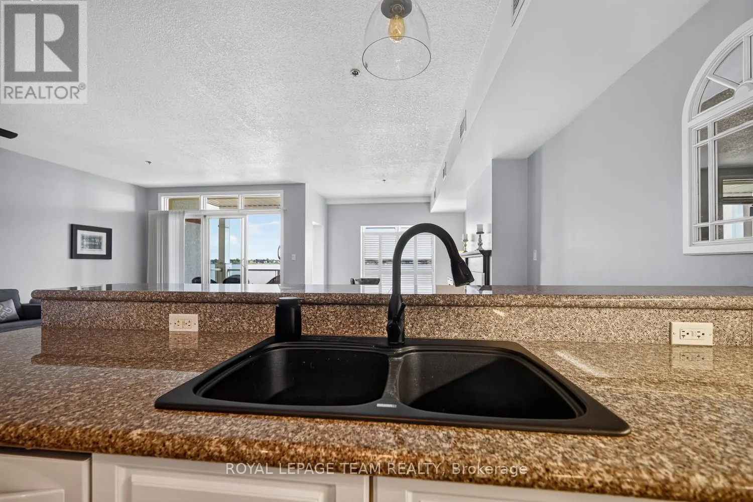 205 - 175 WATER STREET W