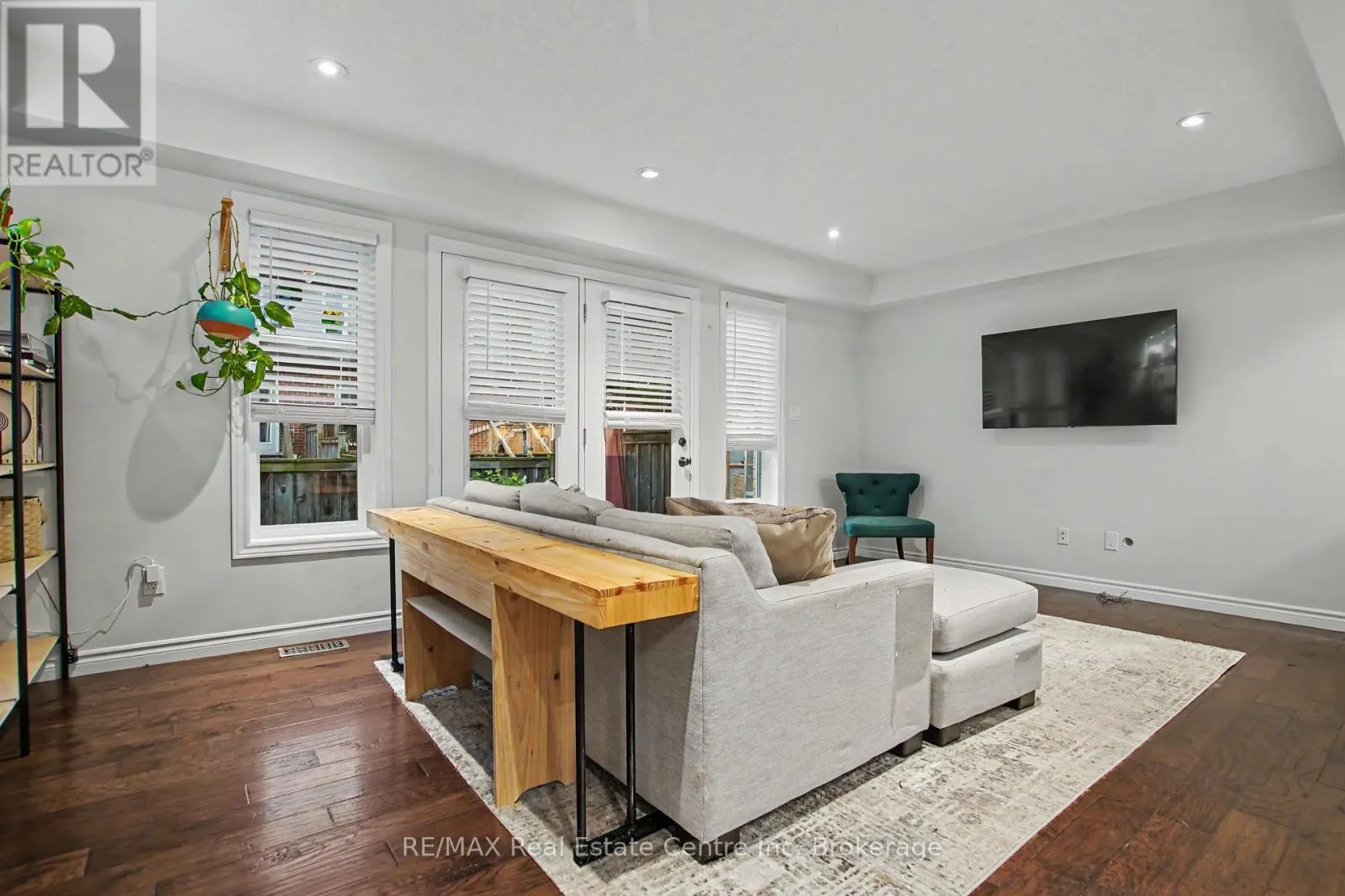15 - 167 ARKELL ROAD #15