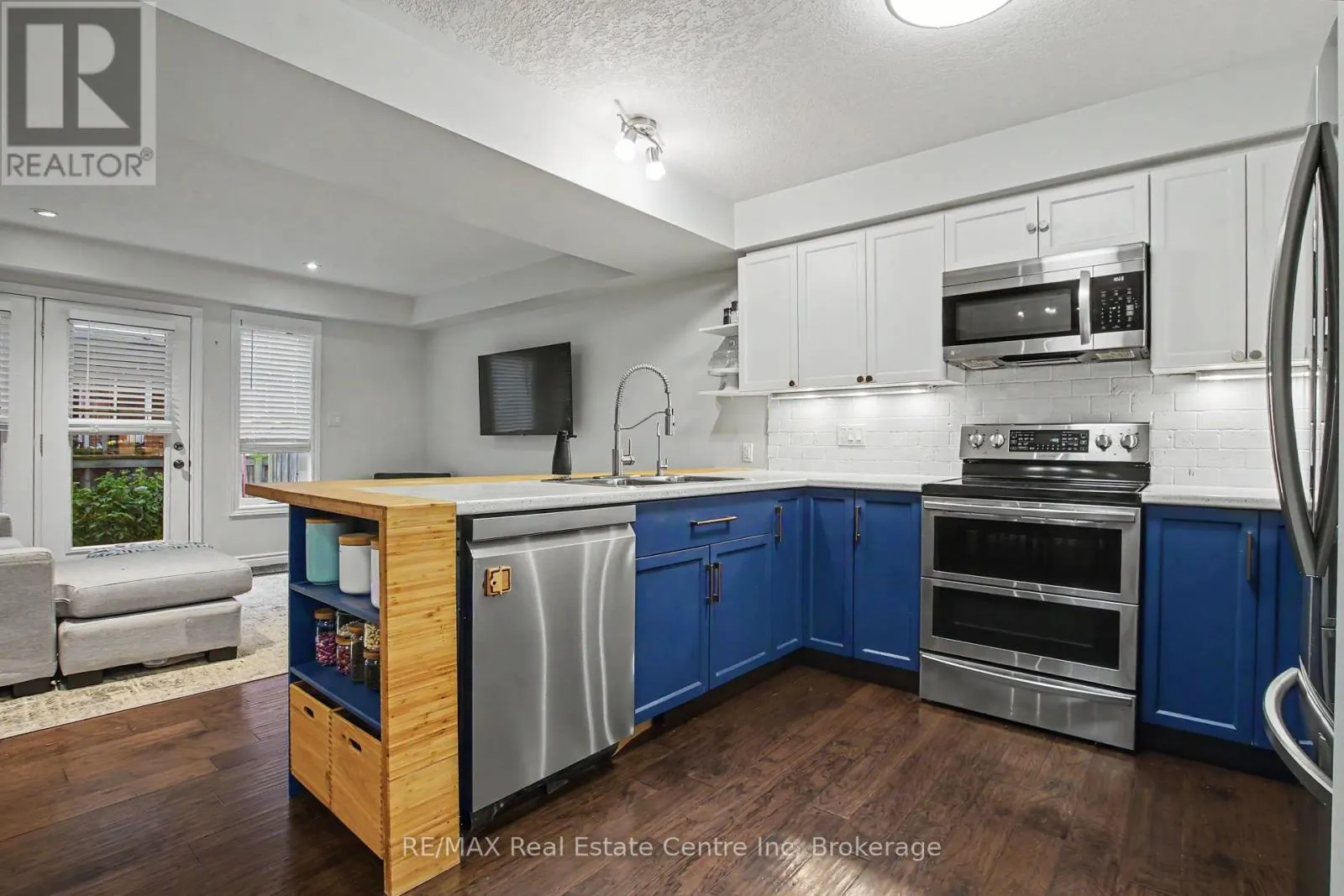 15 - 167 ARKELL ROAD #15
