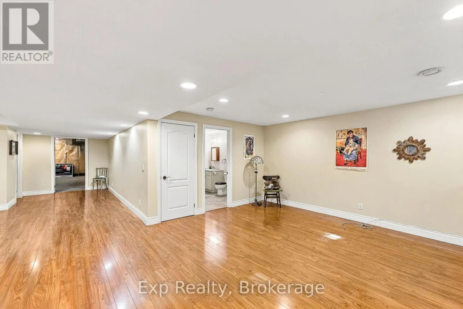 101 - 120 UNIVERSITY AVENUE E #101
