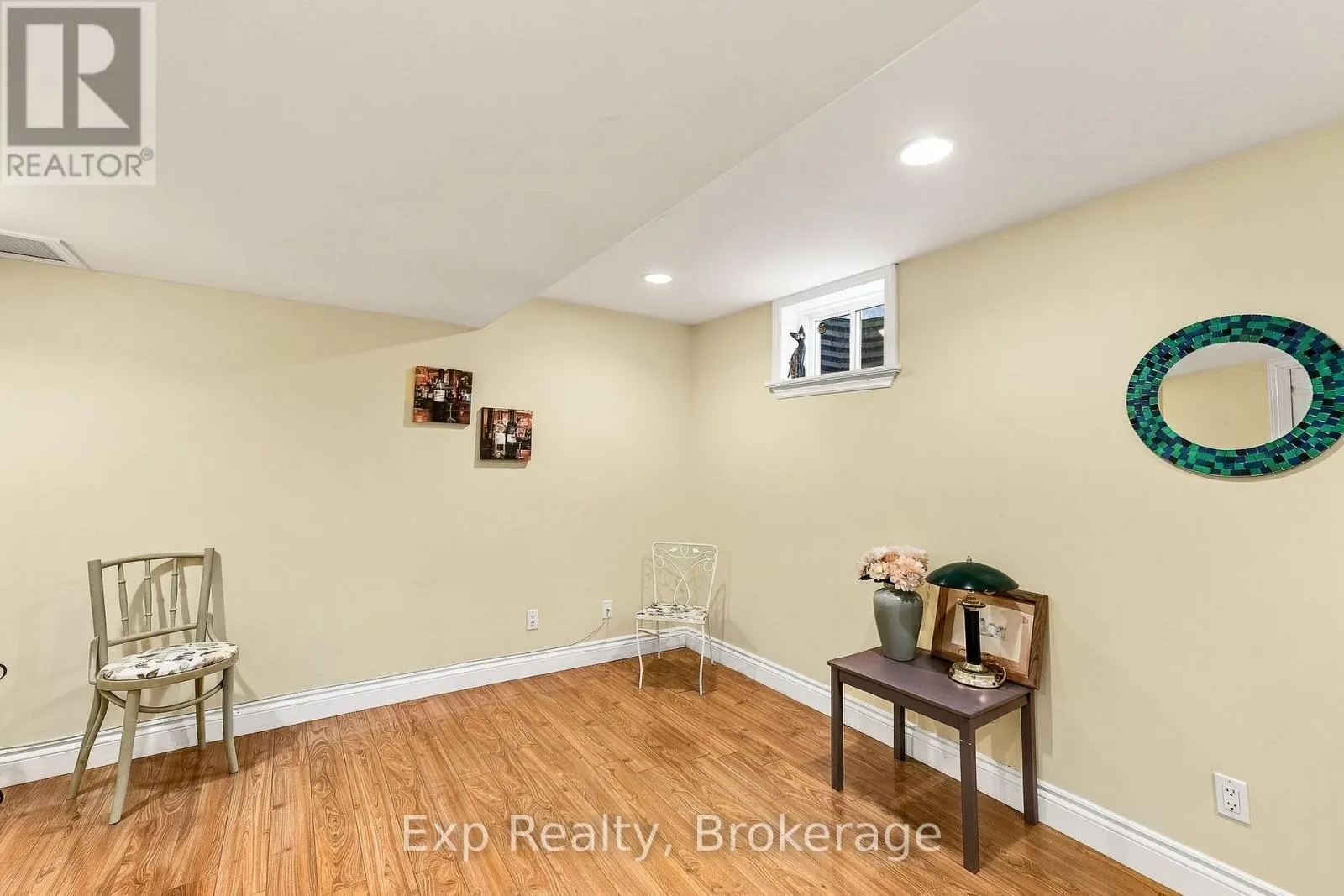 101 - 120 UNIVERSITY AVENUE E #101