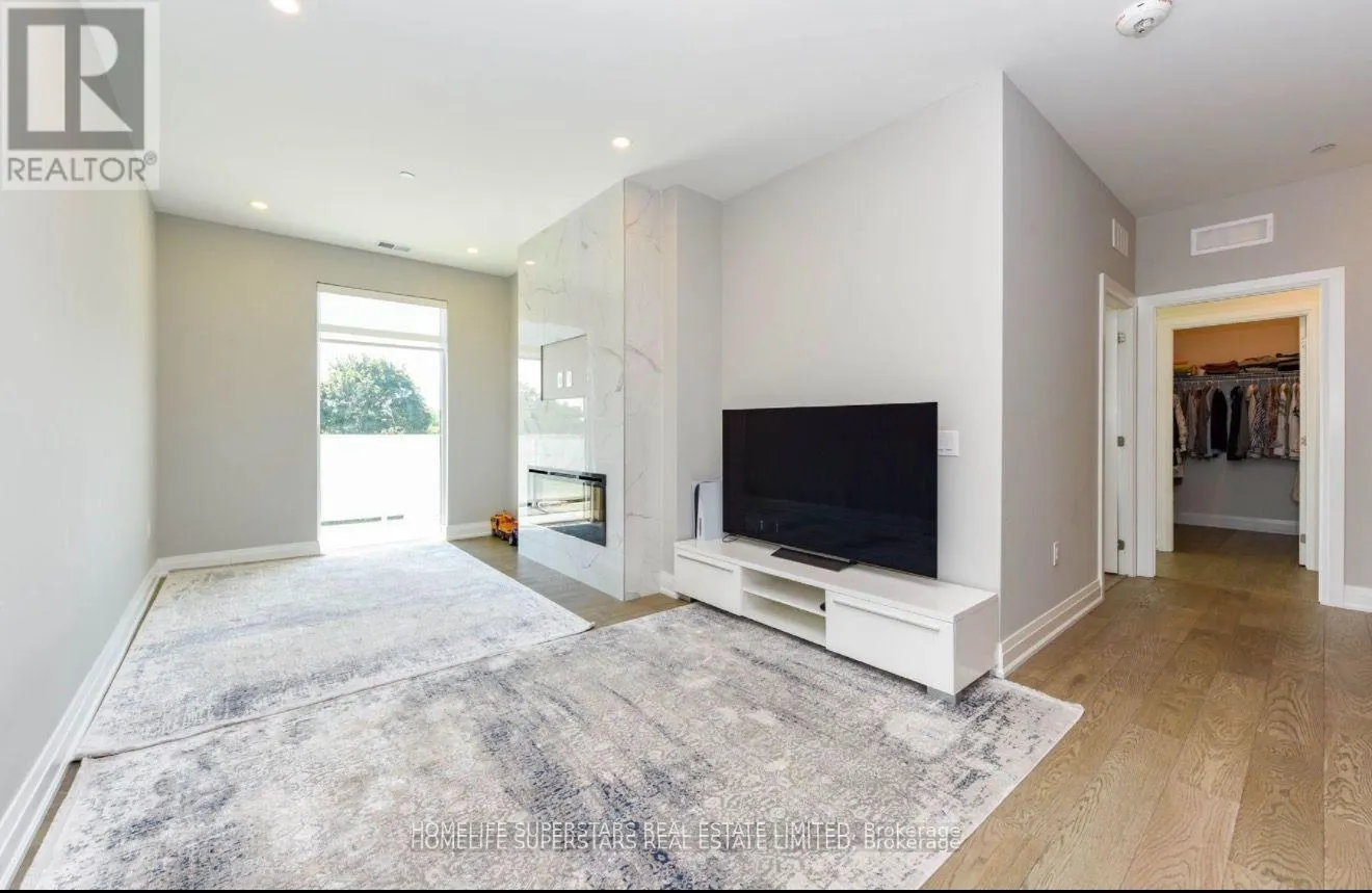 403 - 71 WYNDHAM STREET