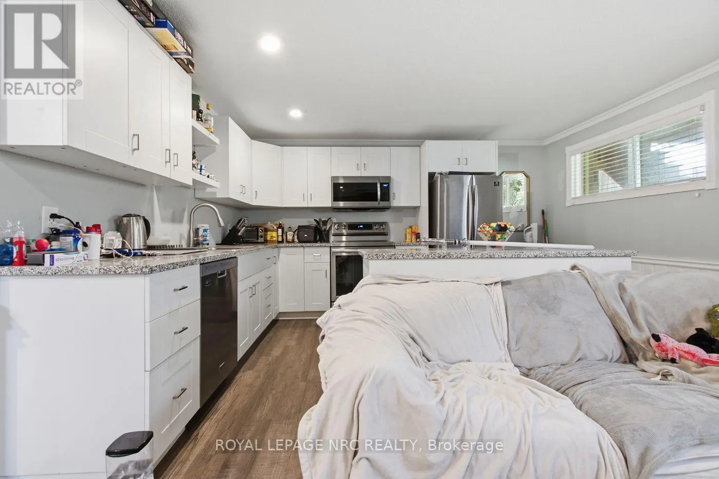 32 CRESTCOMBE ROAD