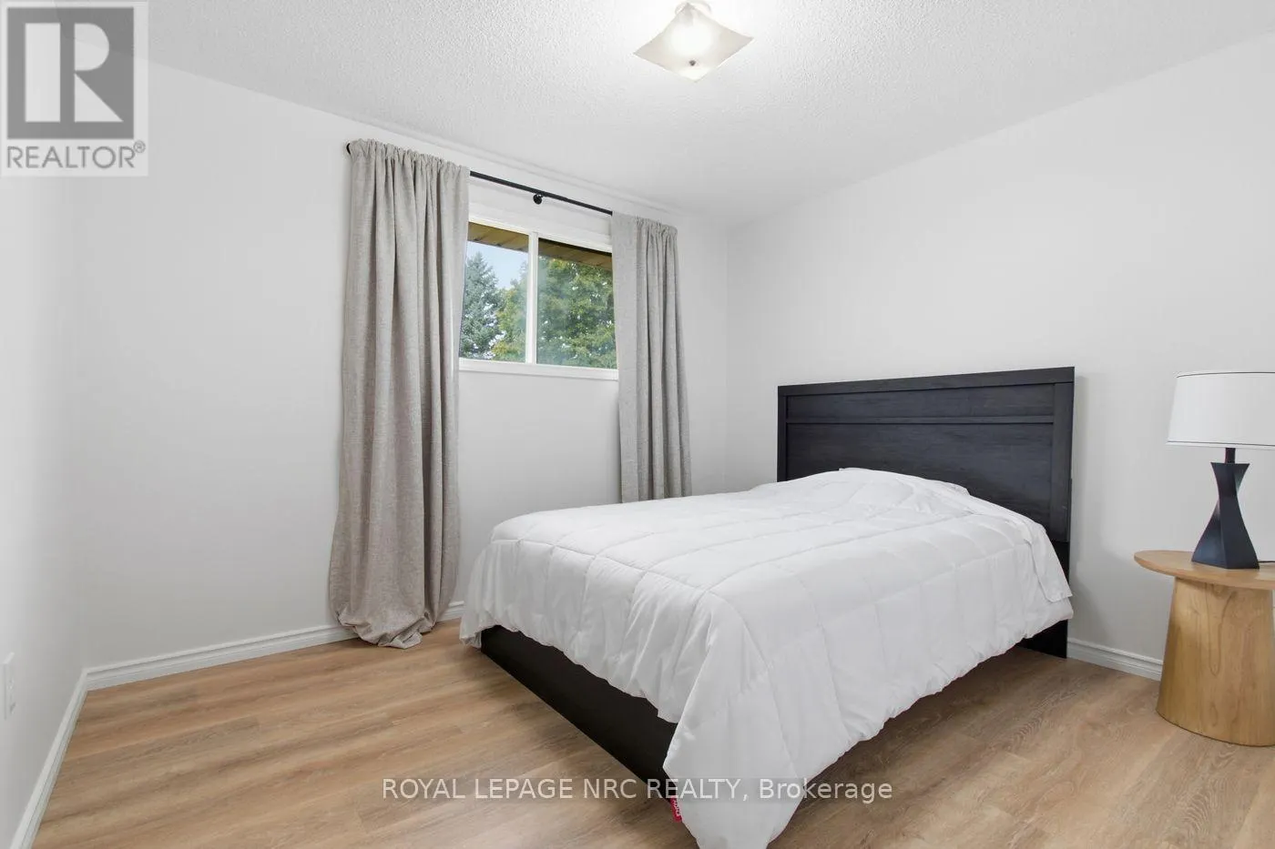 32 CRESTCOMBE ROAD