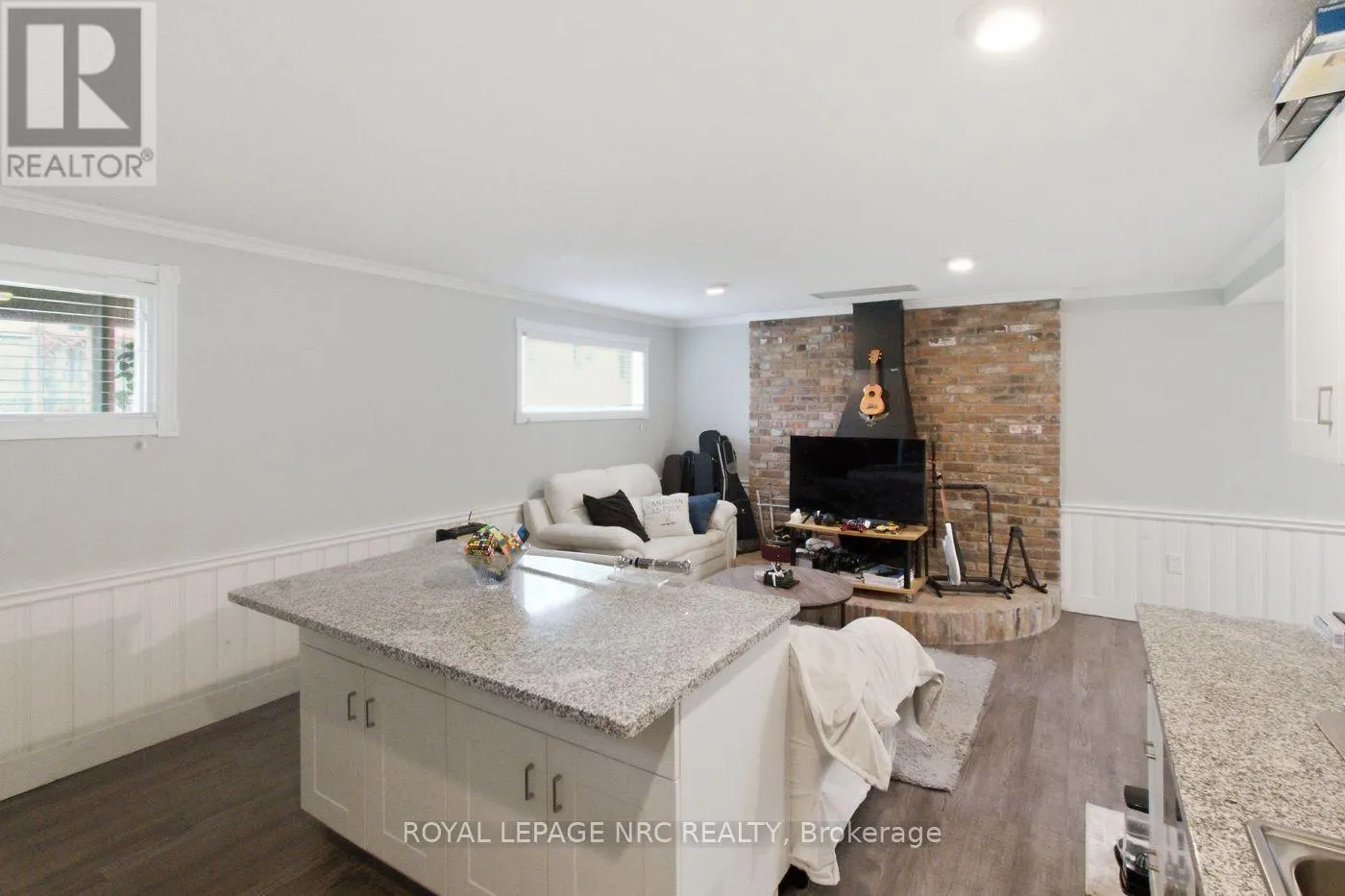 32 CRESTCOMBE ROAD