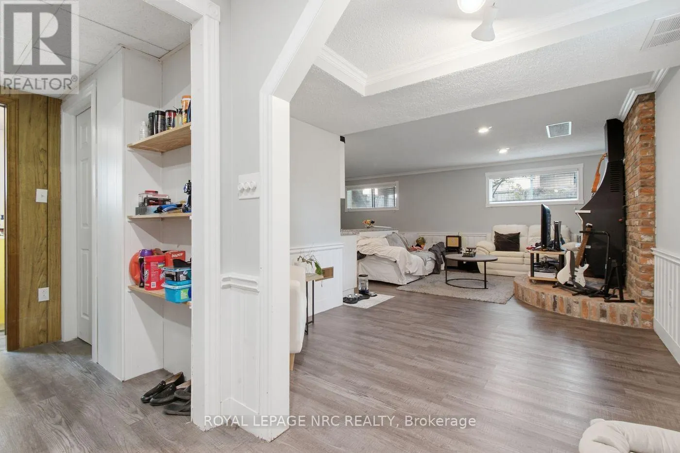 32 CRESTCOMBE ROAD