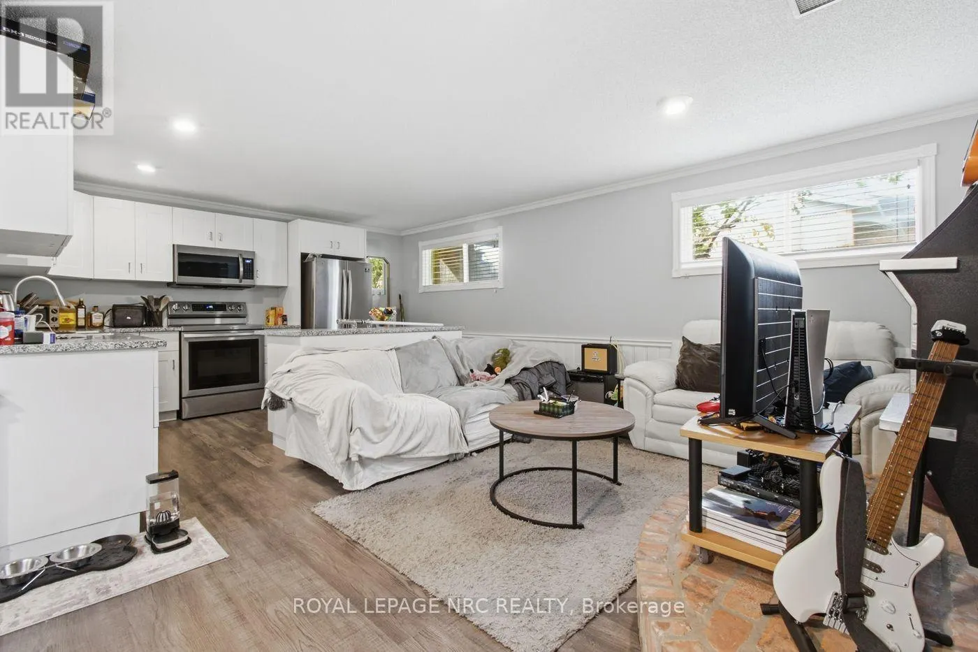 32 CRESTCOMBE ROAD