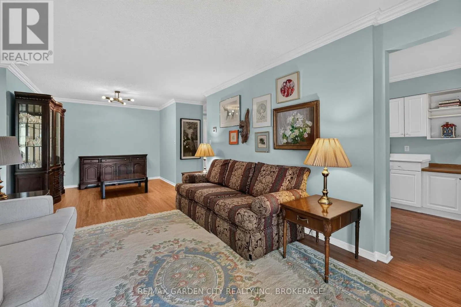 107 - 4090 JOHN CHARLES BOULEVARD #107