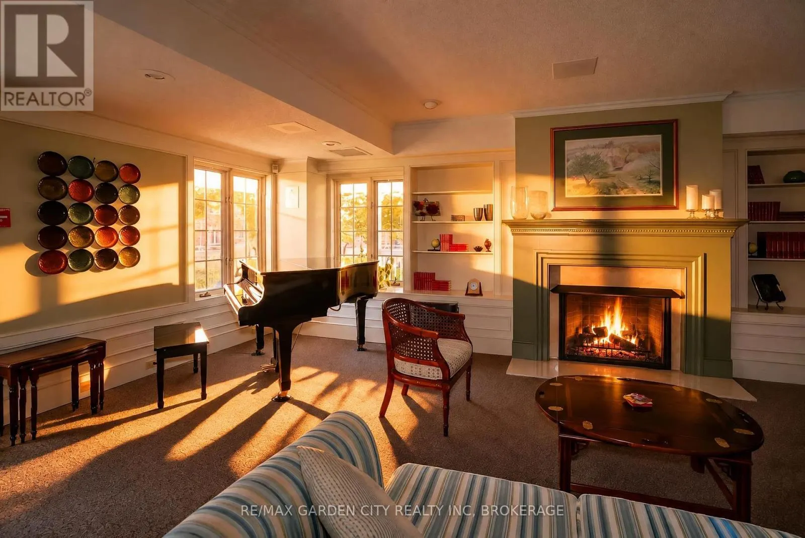 107 - 4090 JOHN CHARLES BOULEVARD #107