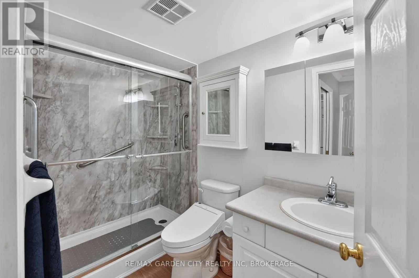 107 - 4090 JOHN CHARLES BOULEVARD #107