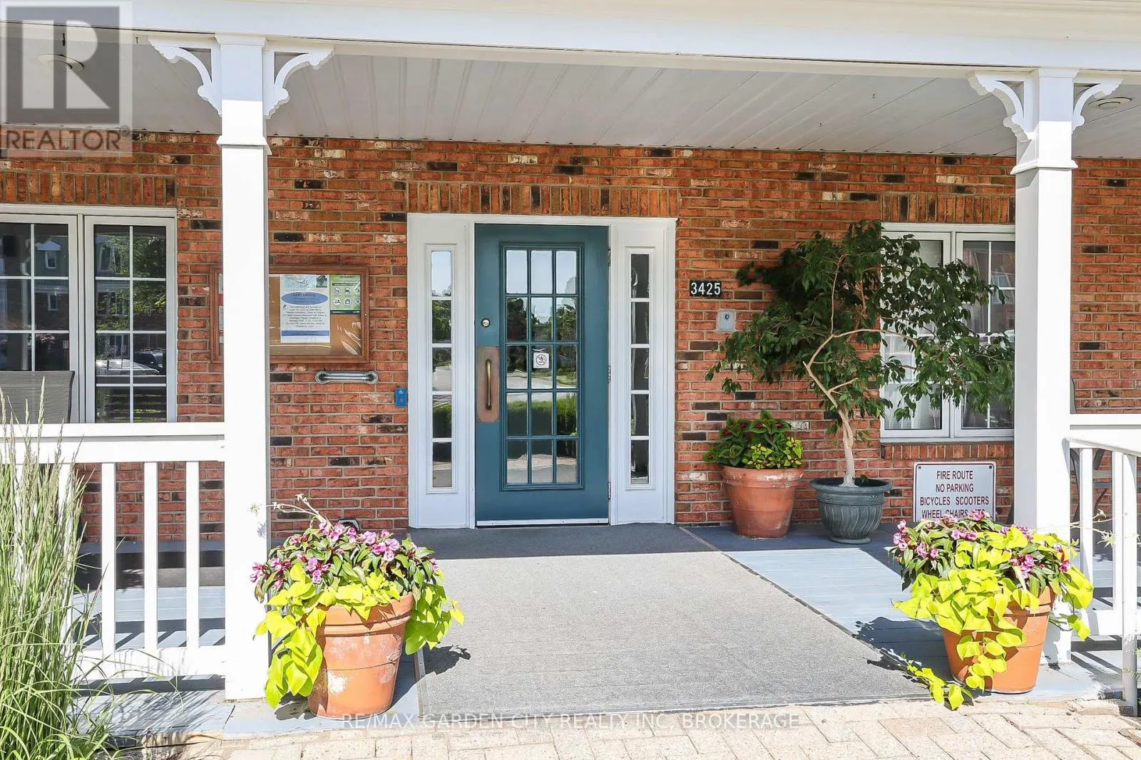 107 - 4090 JOHN CHARLES BOULEVARD #107