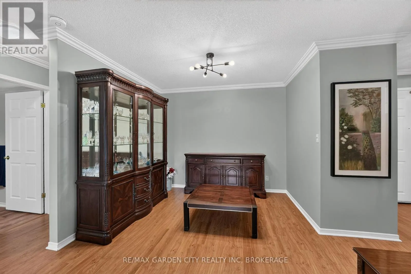 107 - 4090 JOHN CHARLES BOULEVARD #107