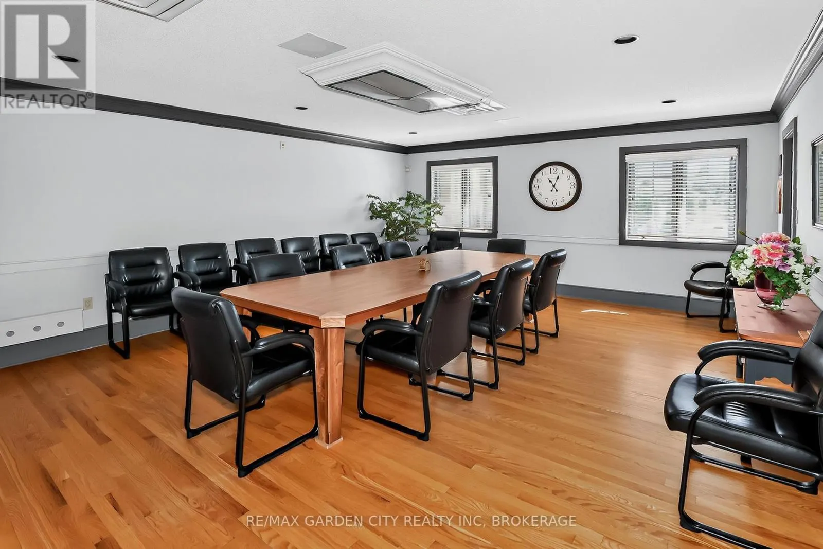 107 - 4090 JOHN CHARLES BOULEVARD #107