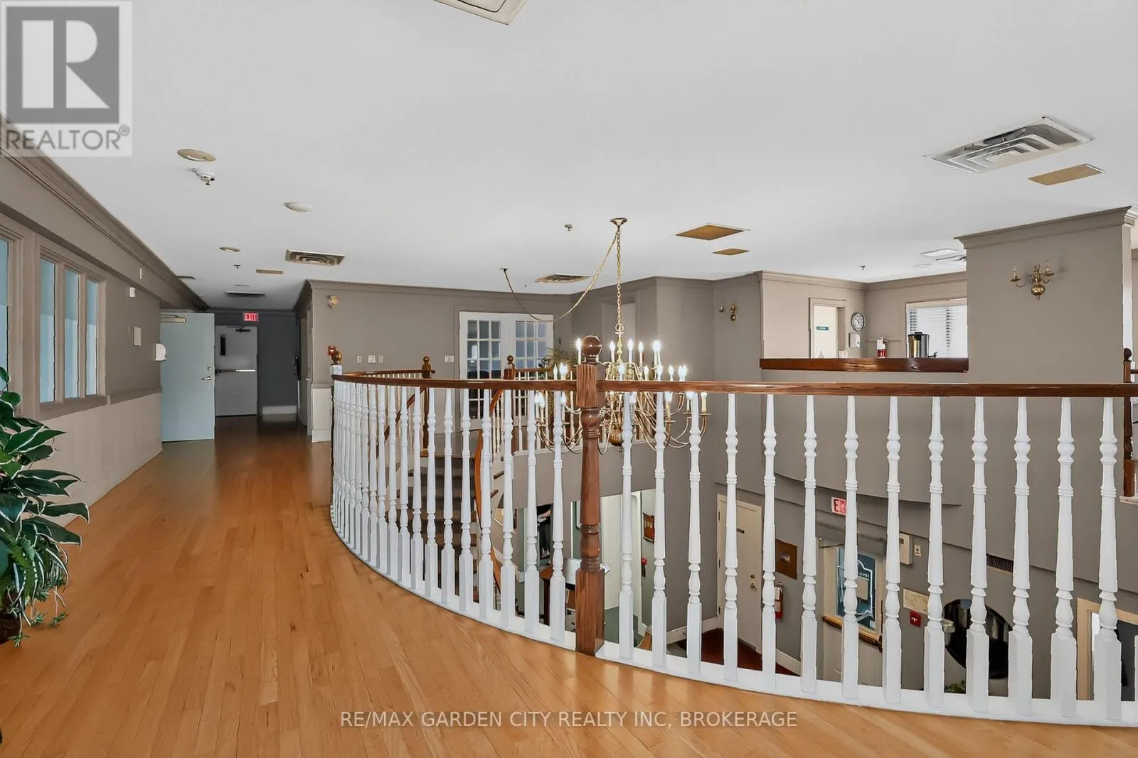 107 - 4090 JOHN CHARLES BOULEVARD #107