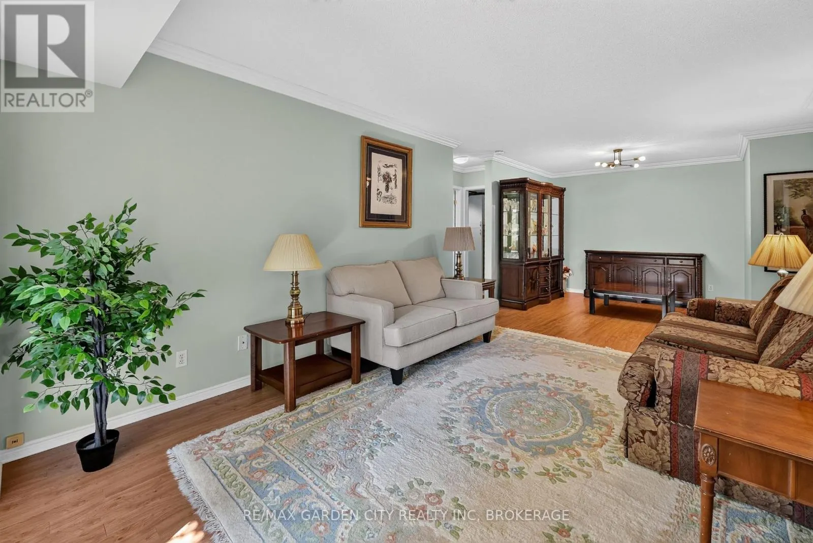 107 - 4090 JOHN CHARLES BOULEVARD #107