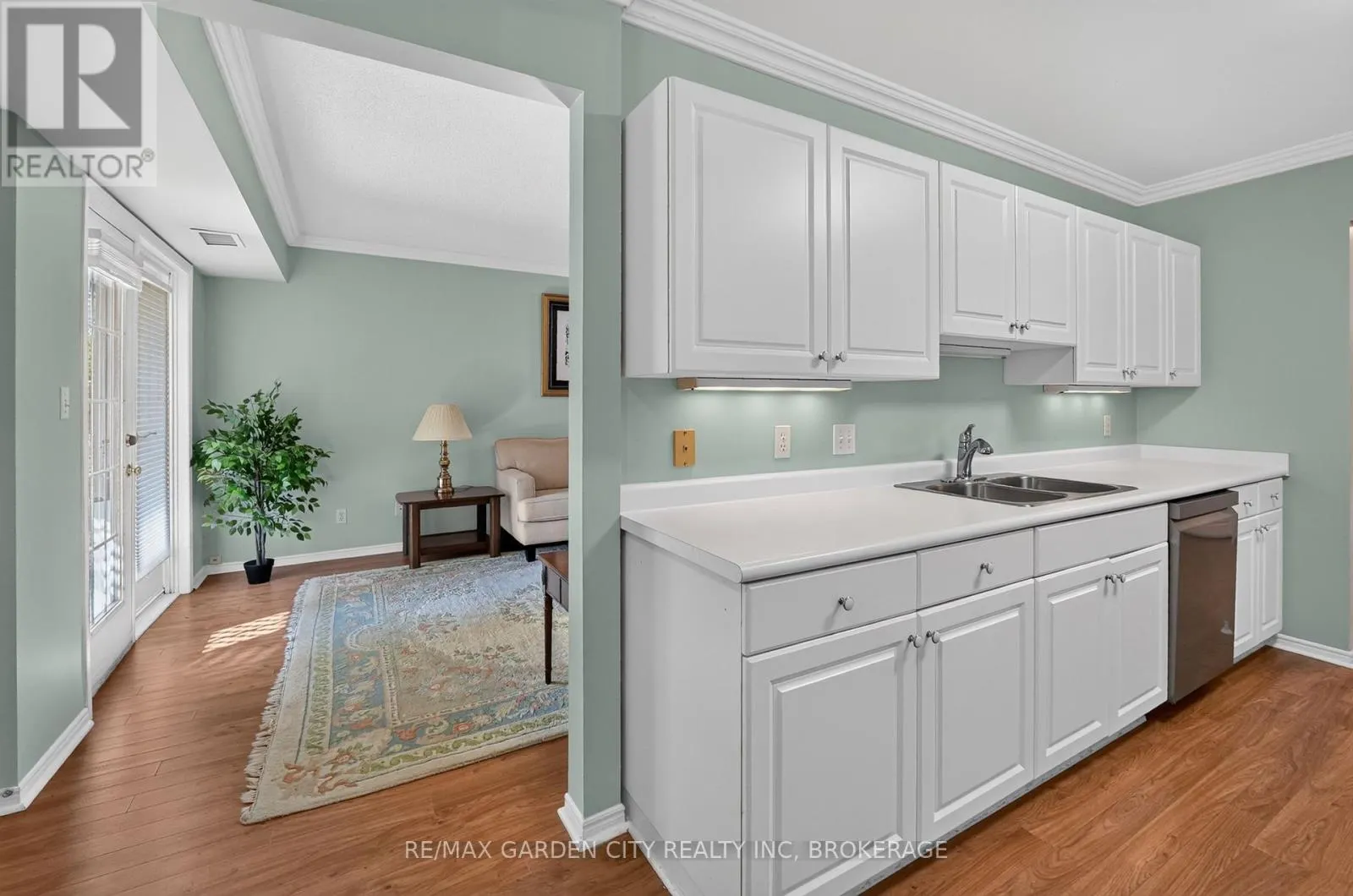 107 - 4090 JOHN CHARLES BOULEVARD #107