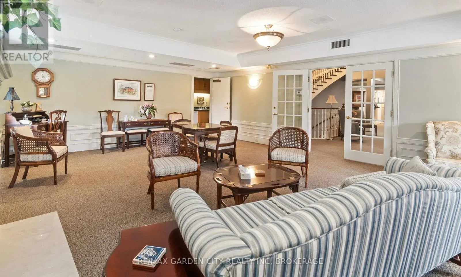 107 - 4090 JOHN CHARLES BOULEVARD #107