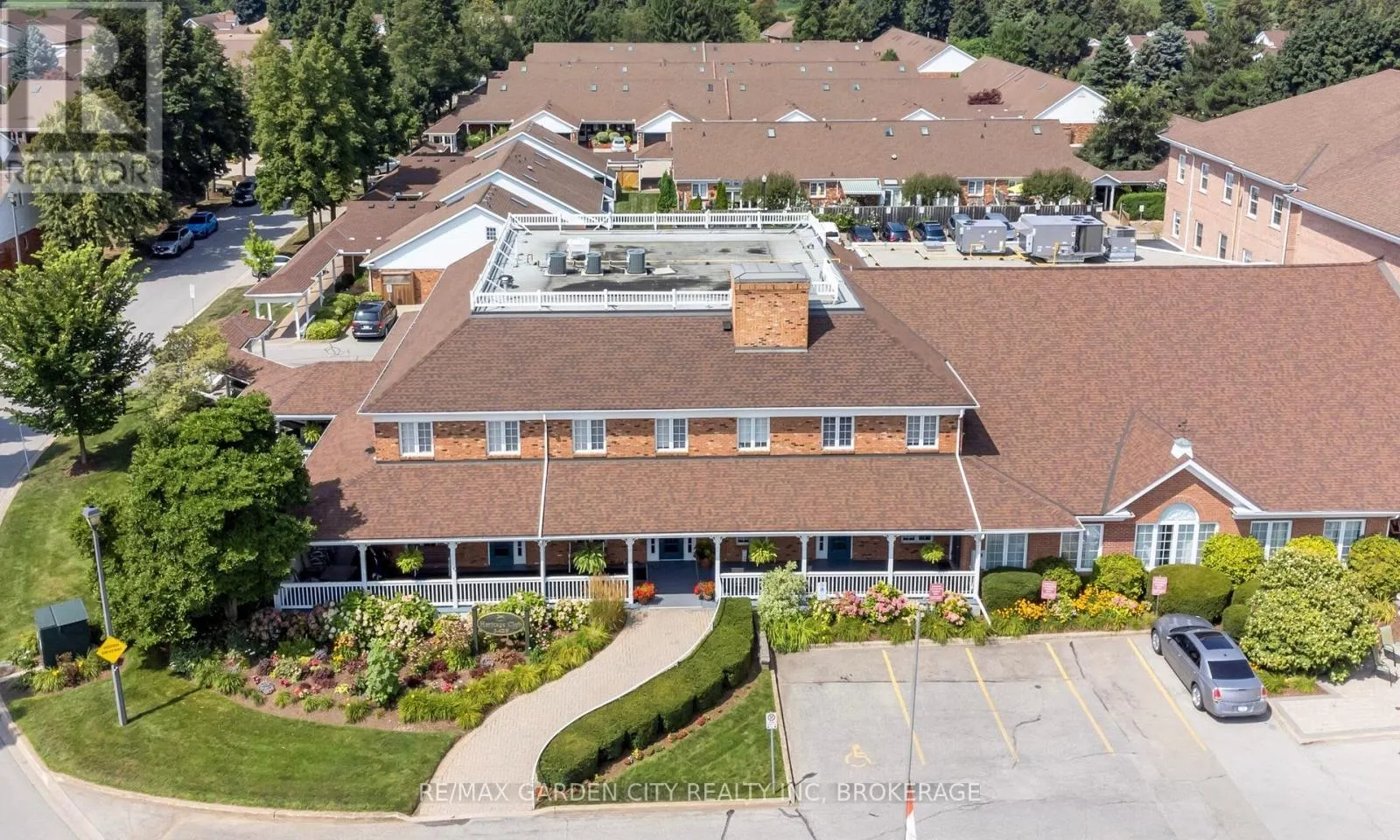 107 - 4090 JOHN CHARLES BOULEVARD #107