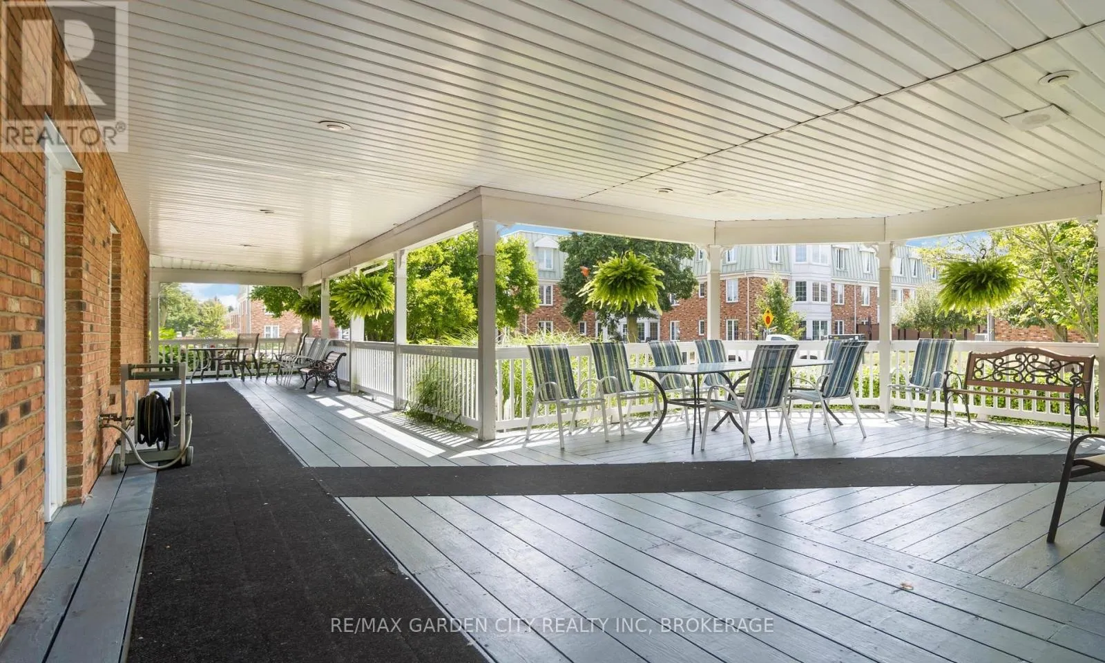 107 - 4090 JOHN CHARLES BOULEVARD #107