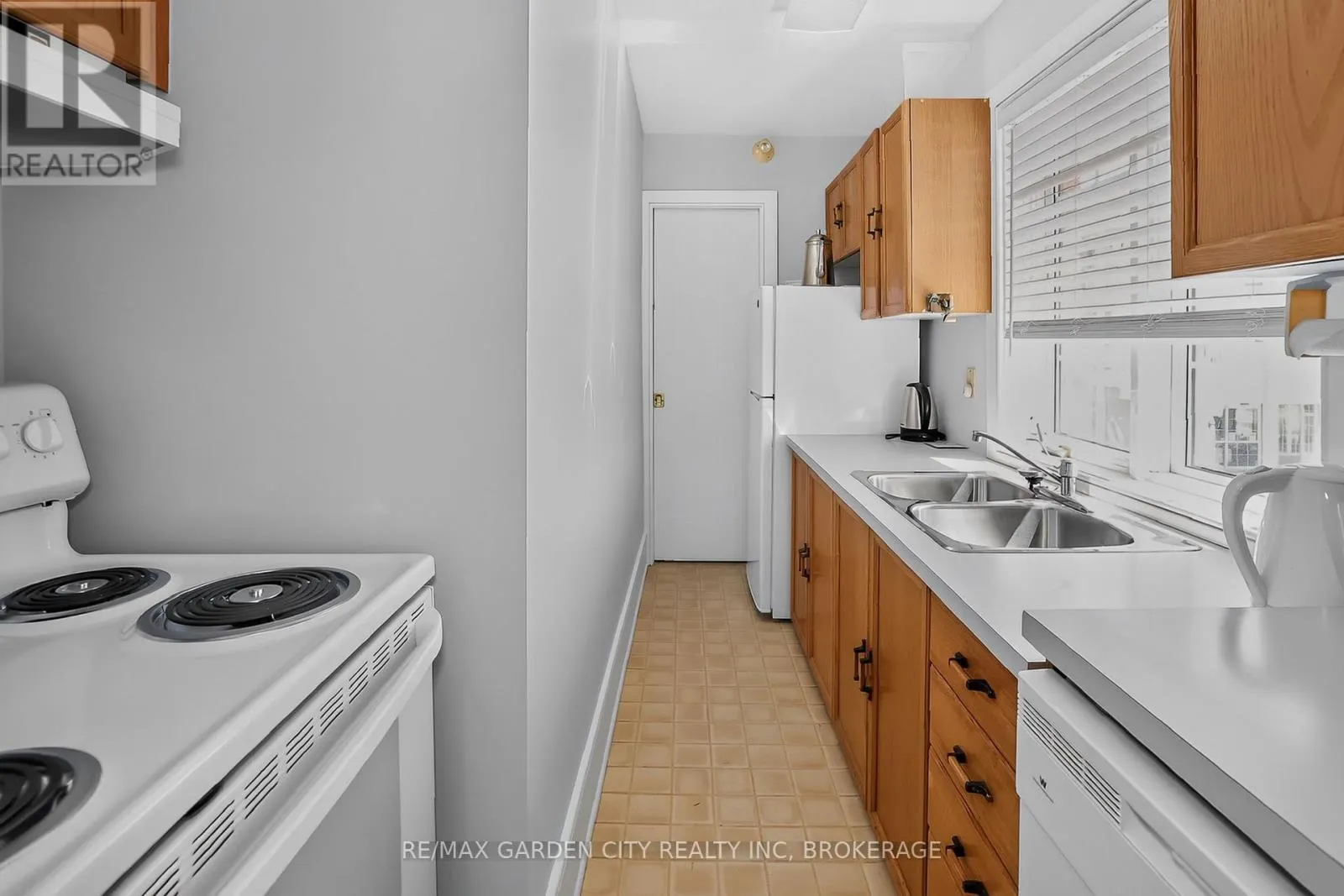 107 - 4090 JOHN CHARLES BOULEVARD #107