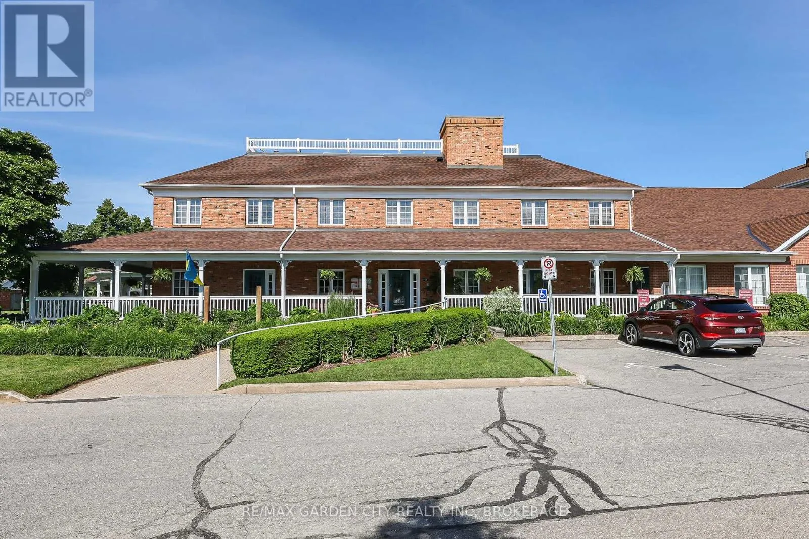 107 - 4090 JOHN CHARLES BOULEVARD #107