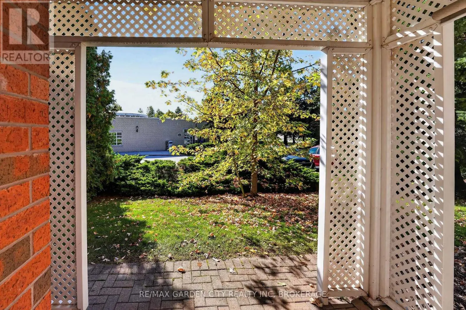 107 - 4090 JOHN CHARLES BOULEVARD #107