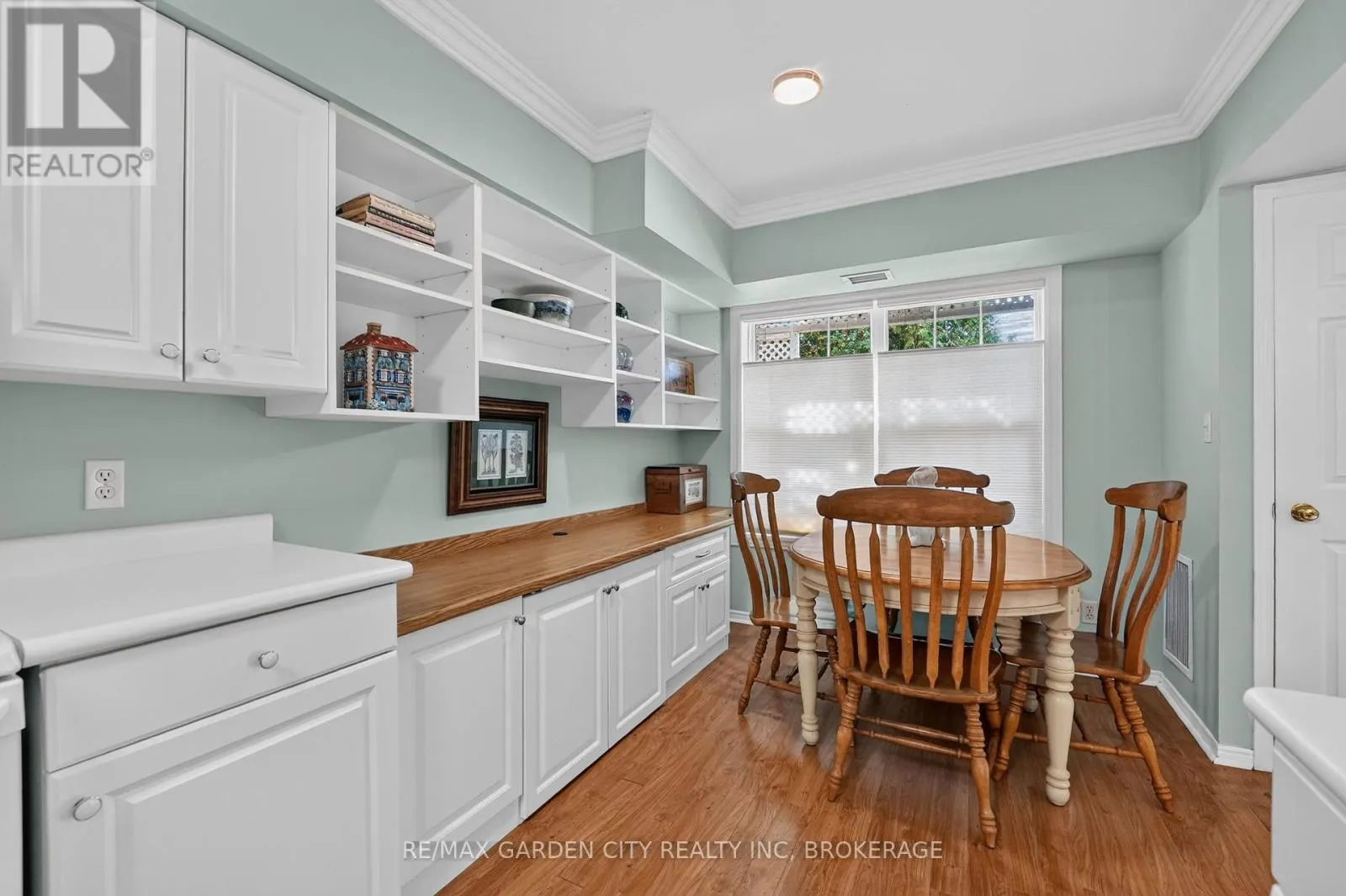 107 - 4090 JOHN CHARLES BOULEVARD #107