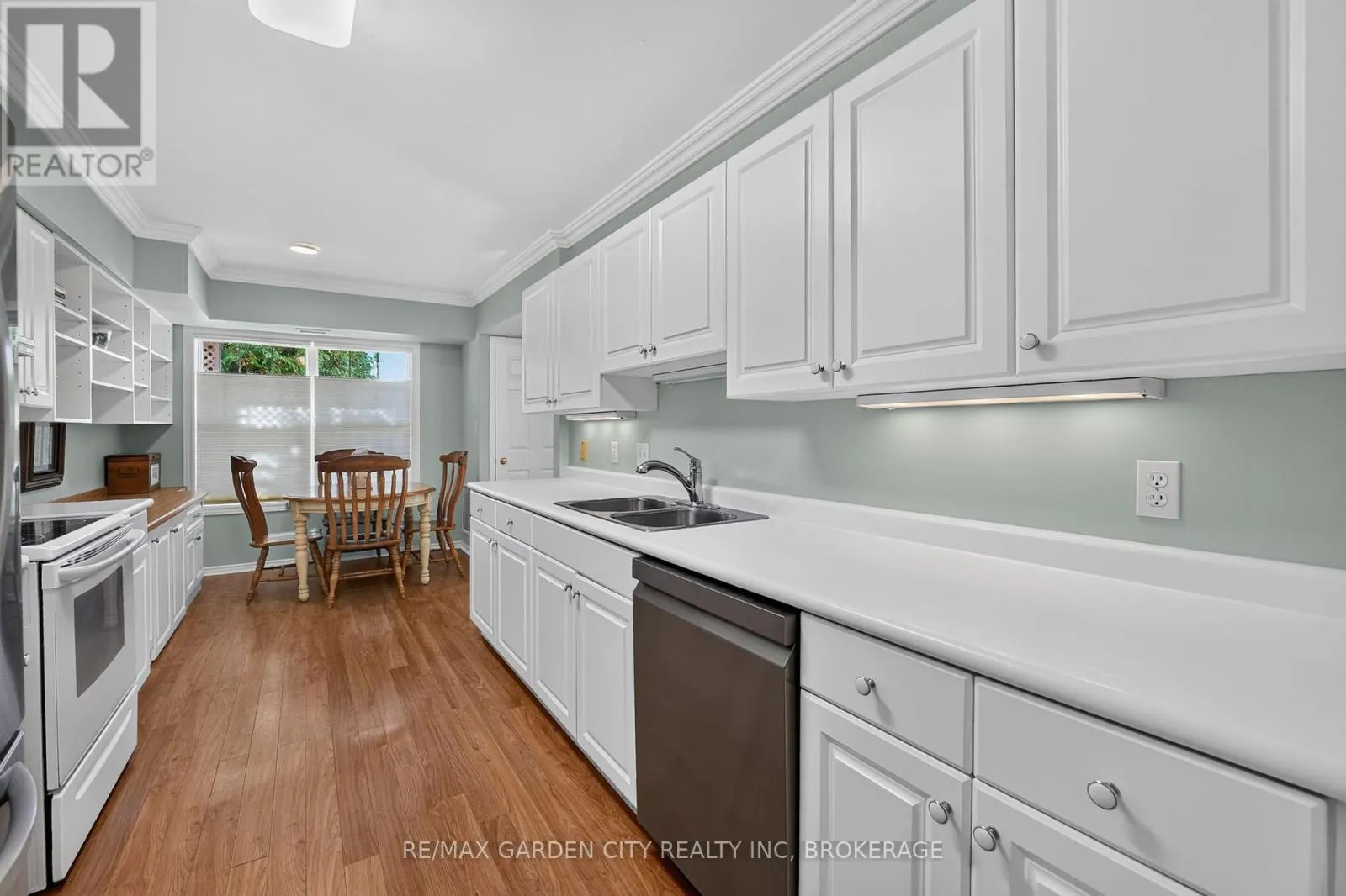 107 - 4090 JOHN CHARLES BOULEVARD #107