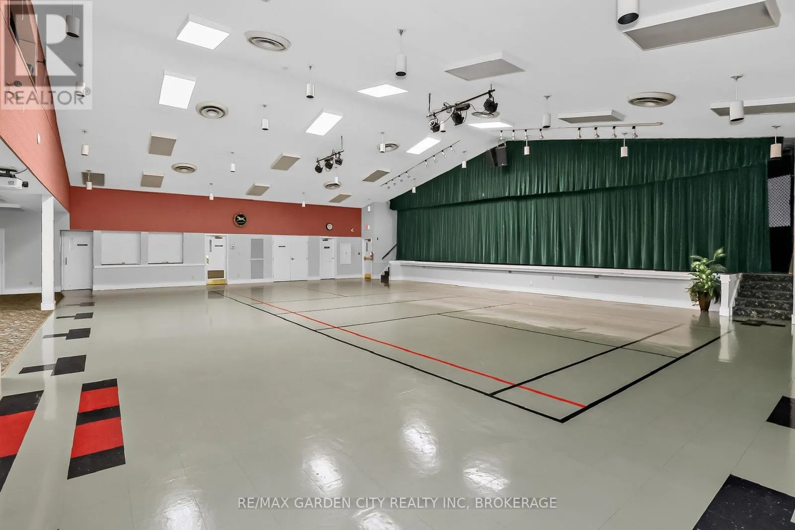 107 - 4090 JOHN CHARLES BOULEVARD #107