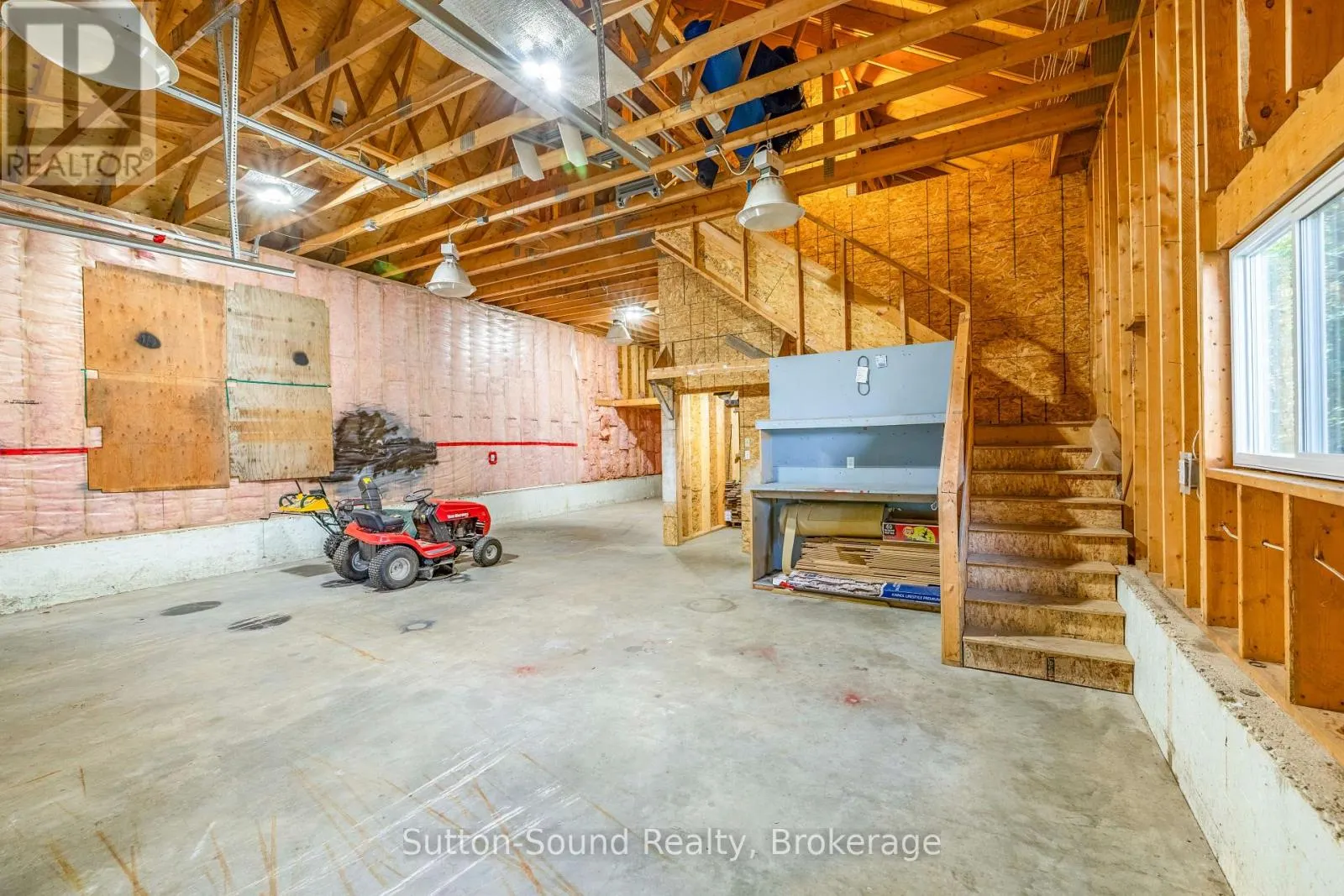 143712 15 SIDE ROAD