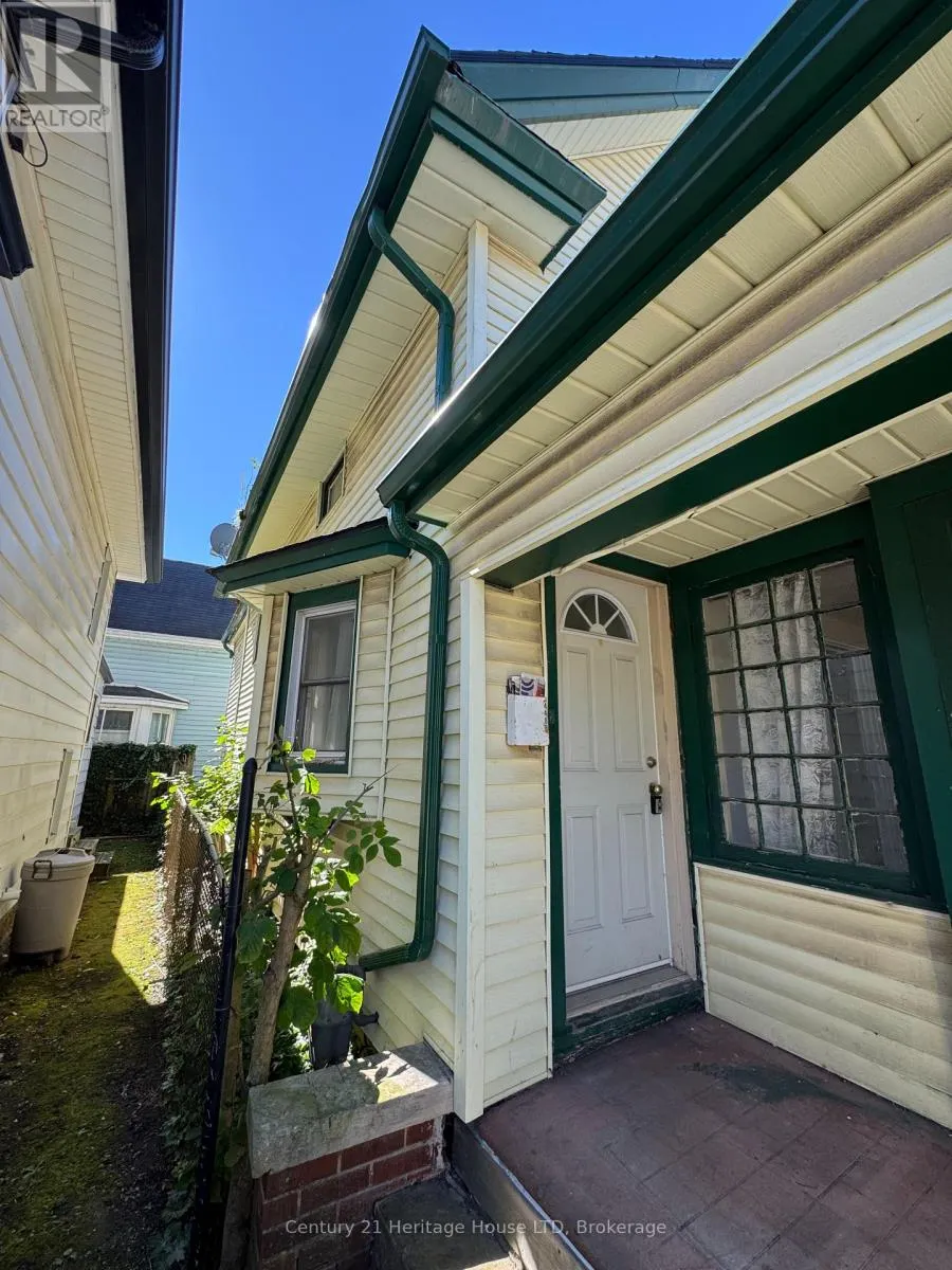 4488 EASTWOOD CRESCENT