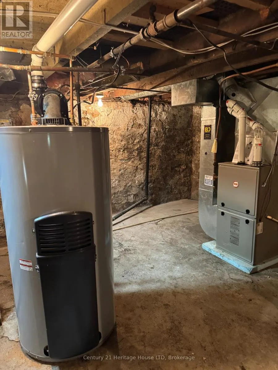 4488 EASTWOOD CRESCENT