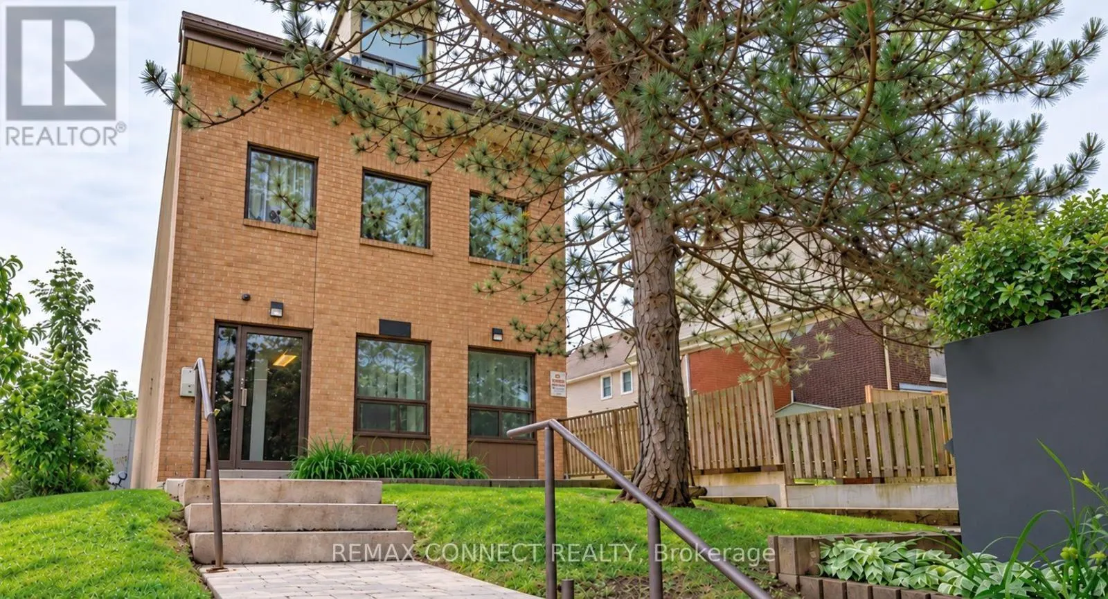 303 - 4872 VALLEY WAY