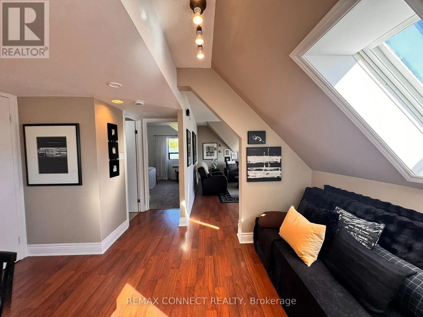 303 - 4872 VALLEY WAY