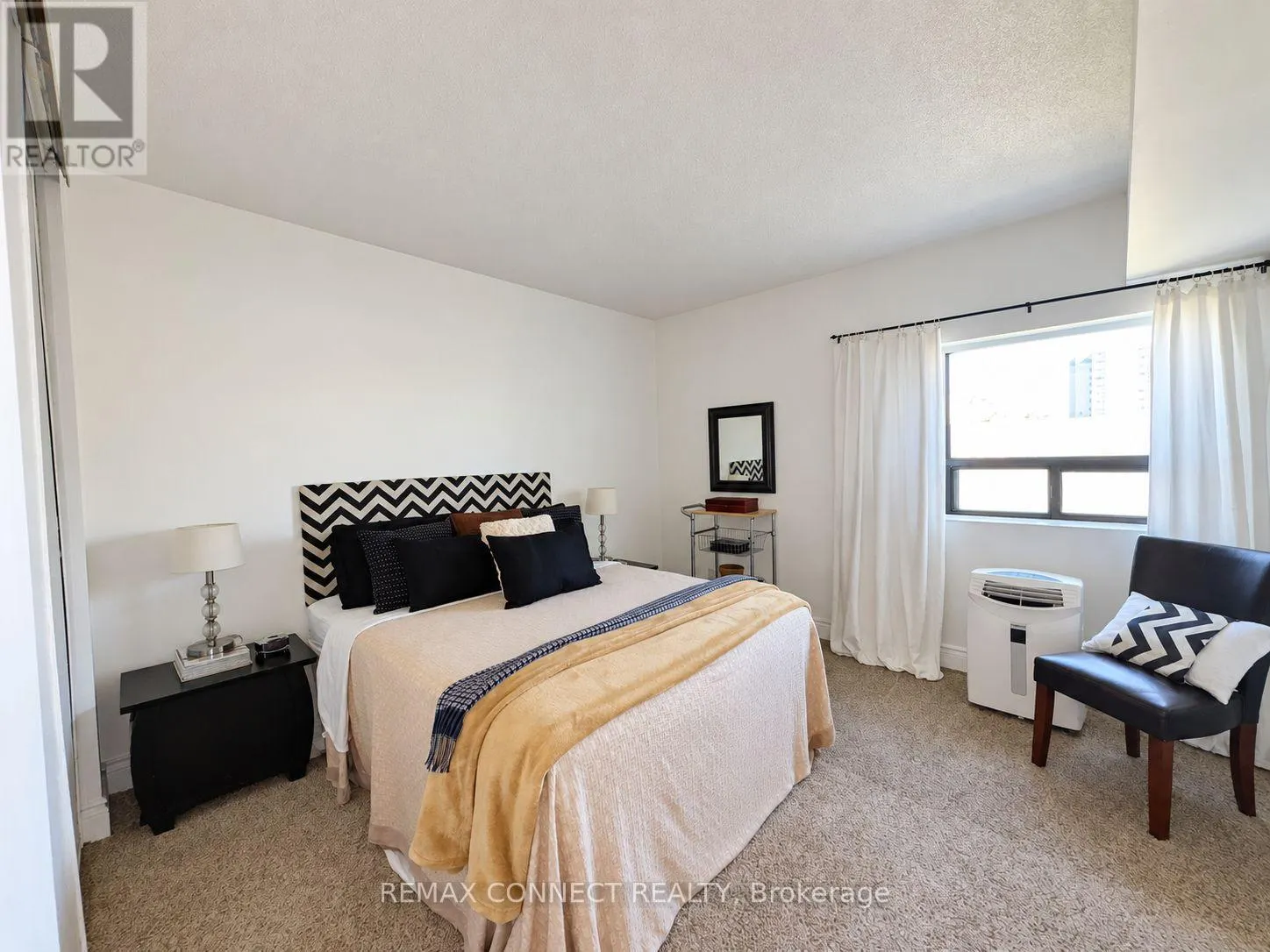 303 - 4872 VALLEY WAY