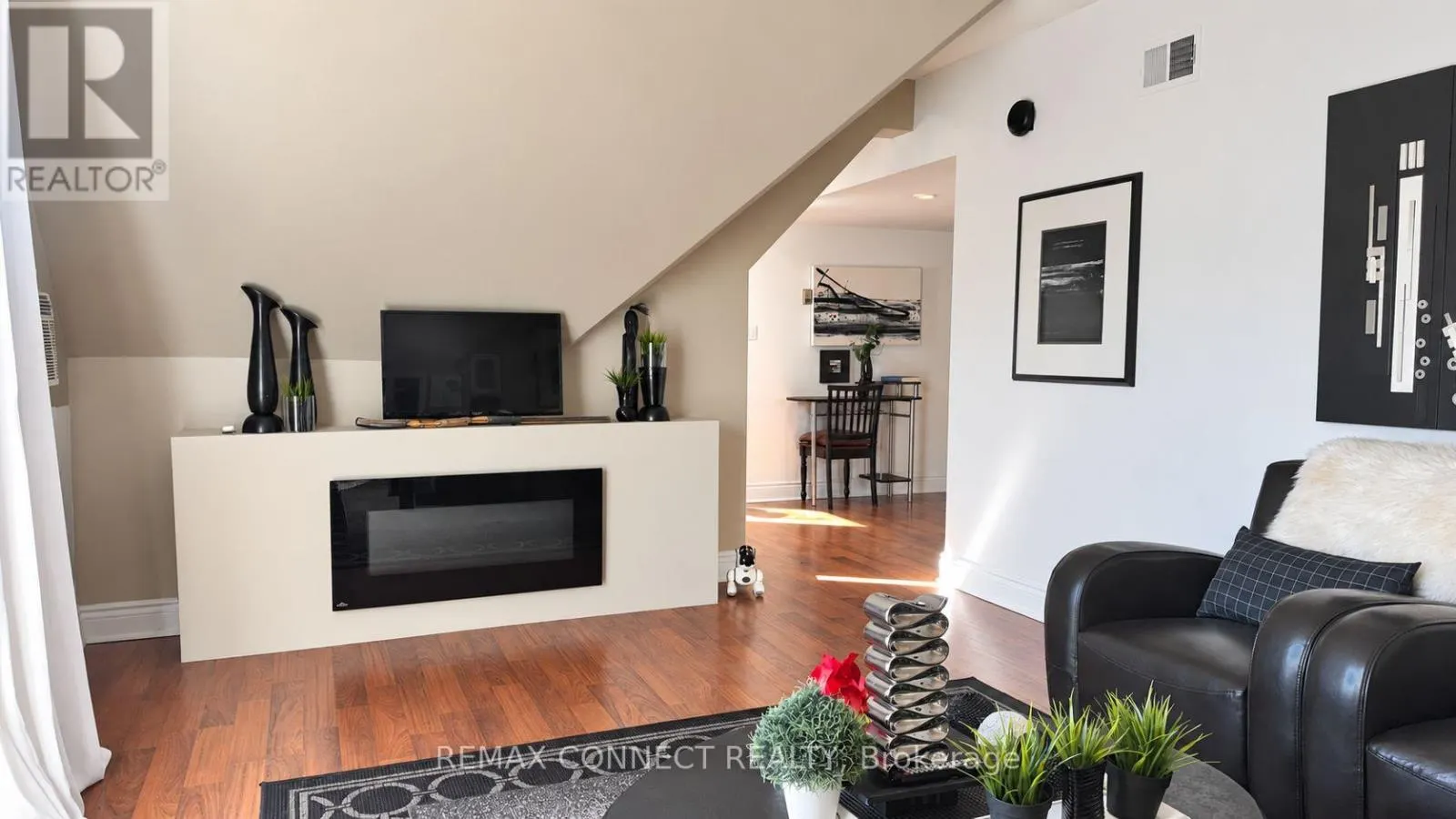 303 - 4872 VALLEY WAY