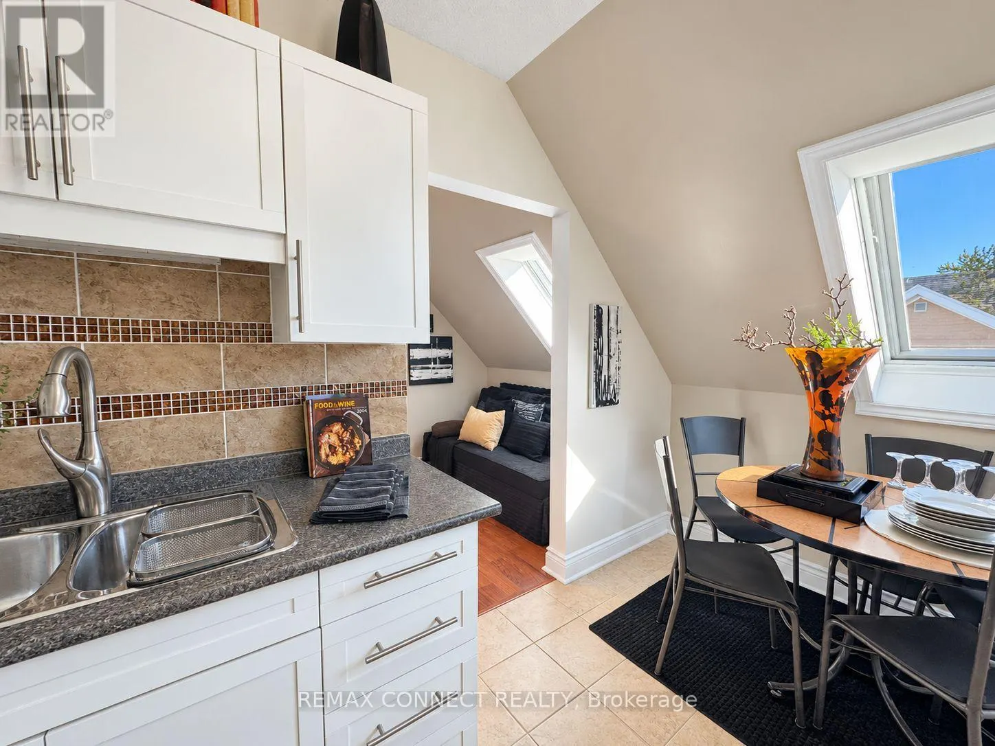 303 - 4872 VALLEY WAY