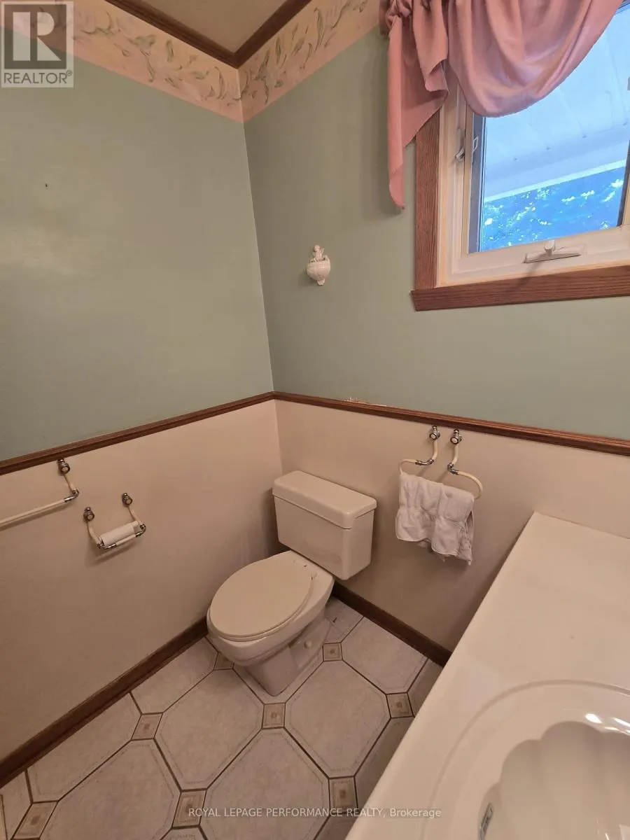 436 FOURTH STREET E