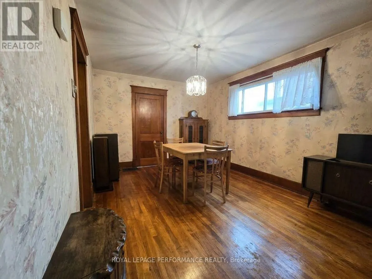 436 FOURTH STREET E