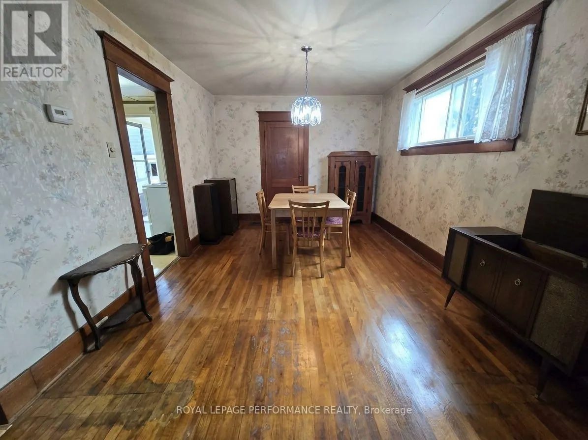 436 FOURTH STREET E