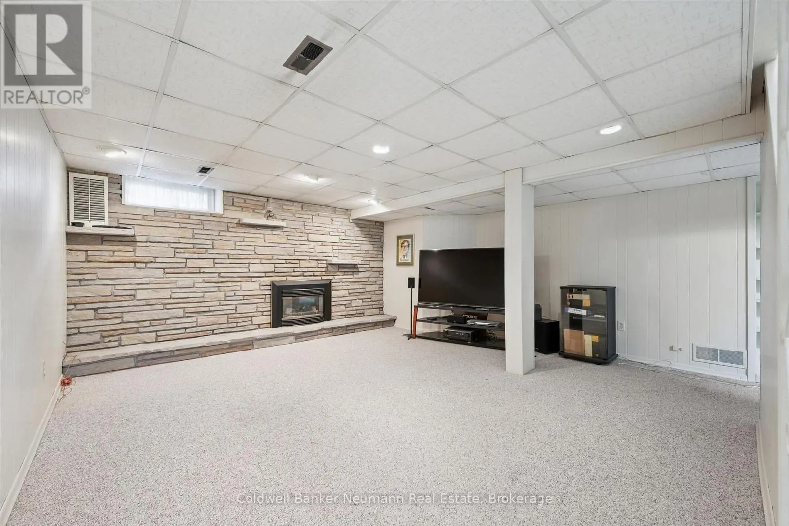 26 MAPLEWOOD DRIVE