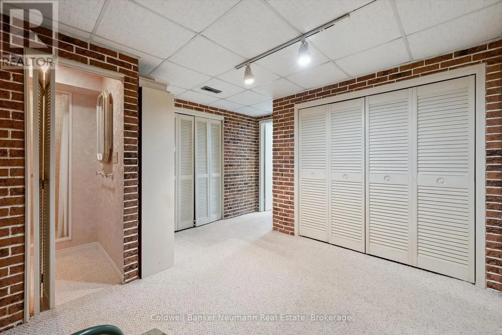 26 MAPLEWOOD DRIVE