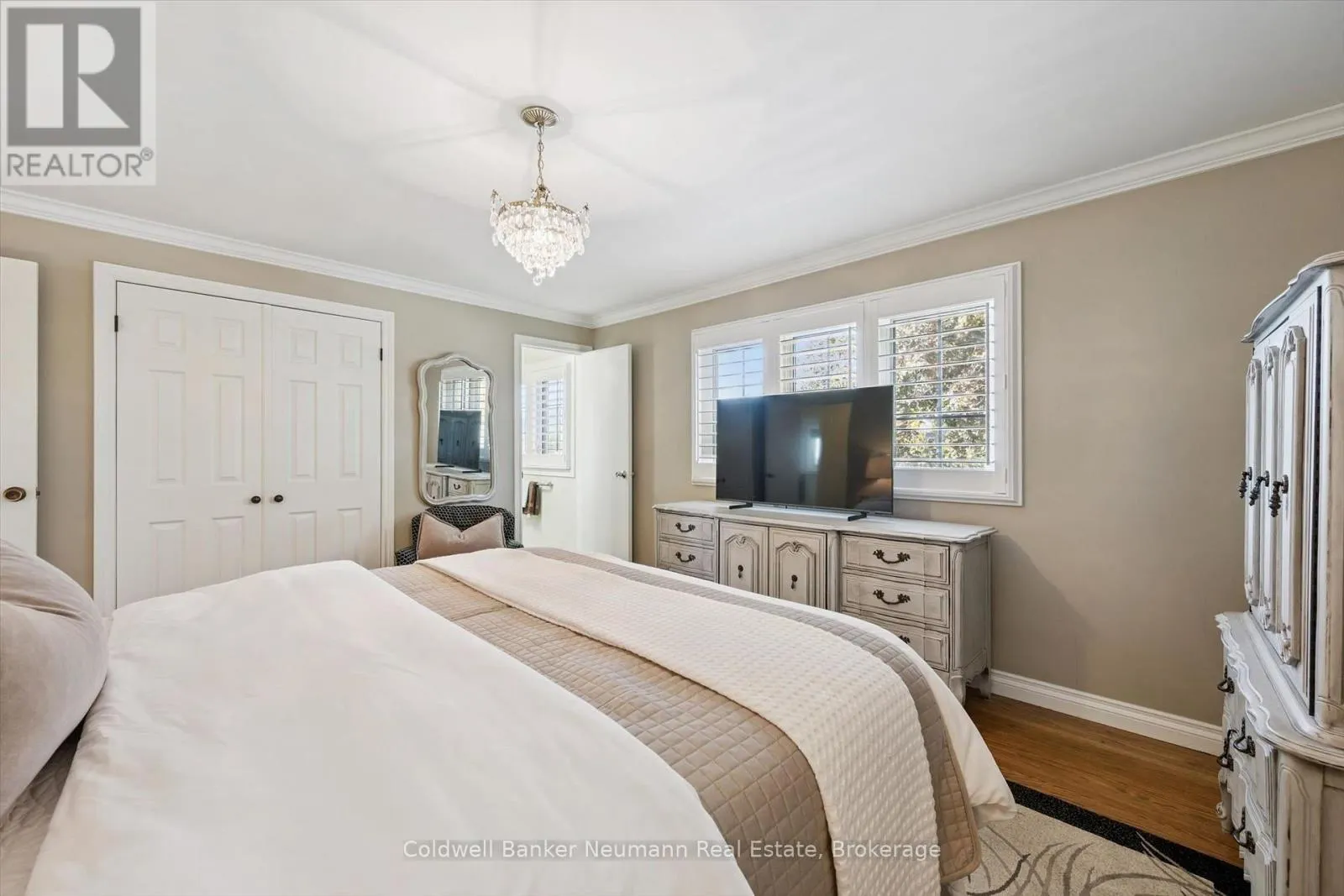26 MAPLEWOOD DRIVE