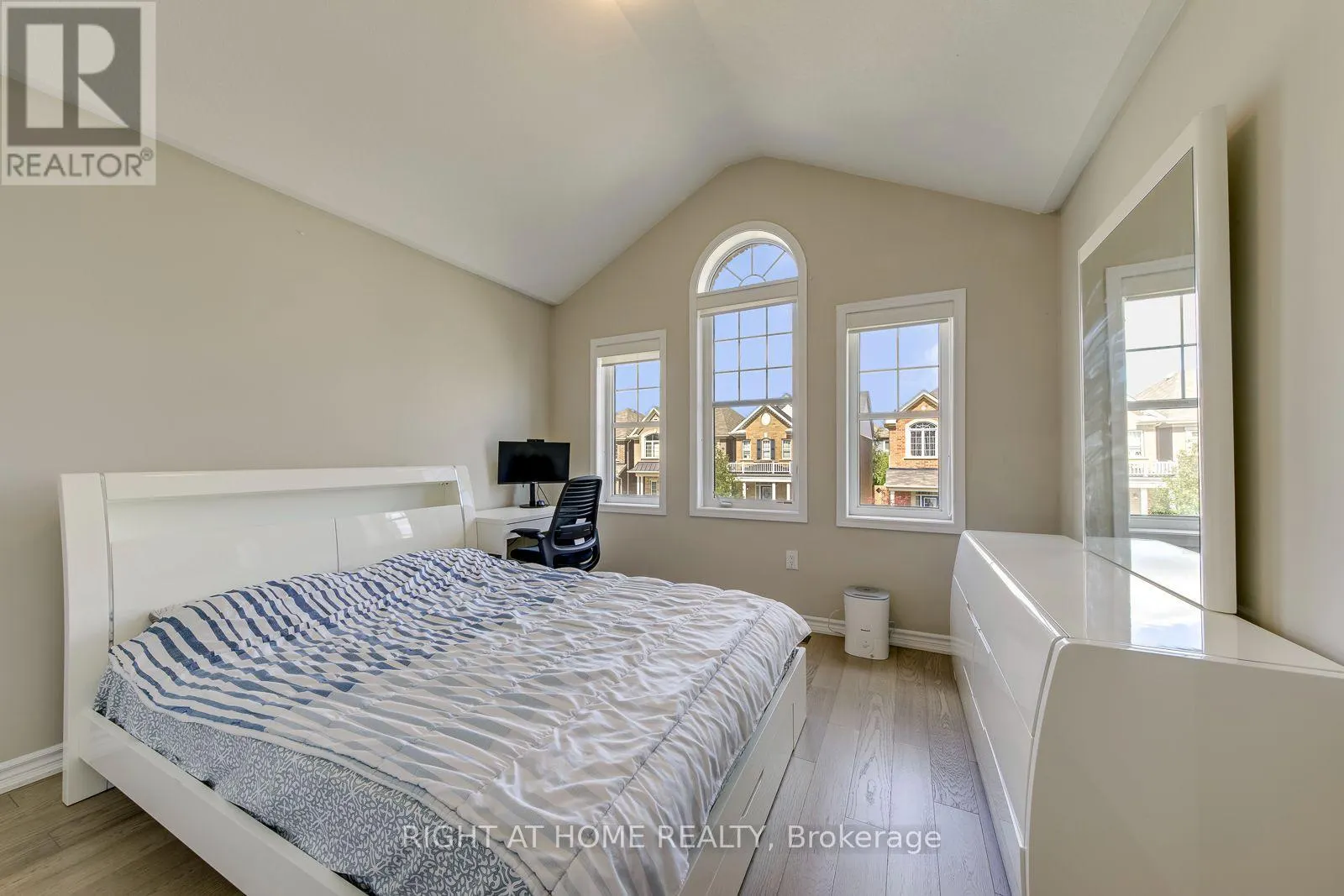 40 STILLWATER CRESCENT