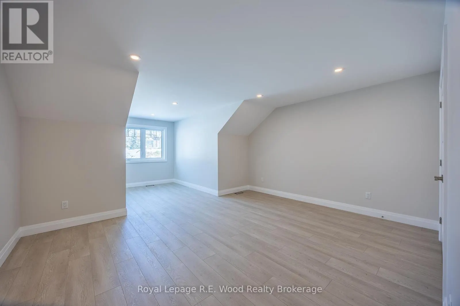 11 GREENHILL DRIVE
